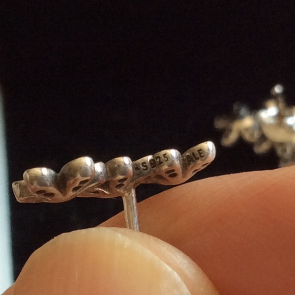 Pandora Daisy earrings - Picture 4 of 4